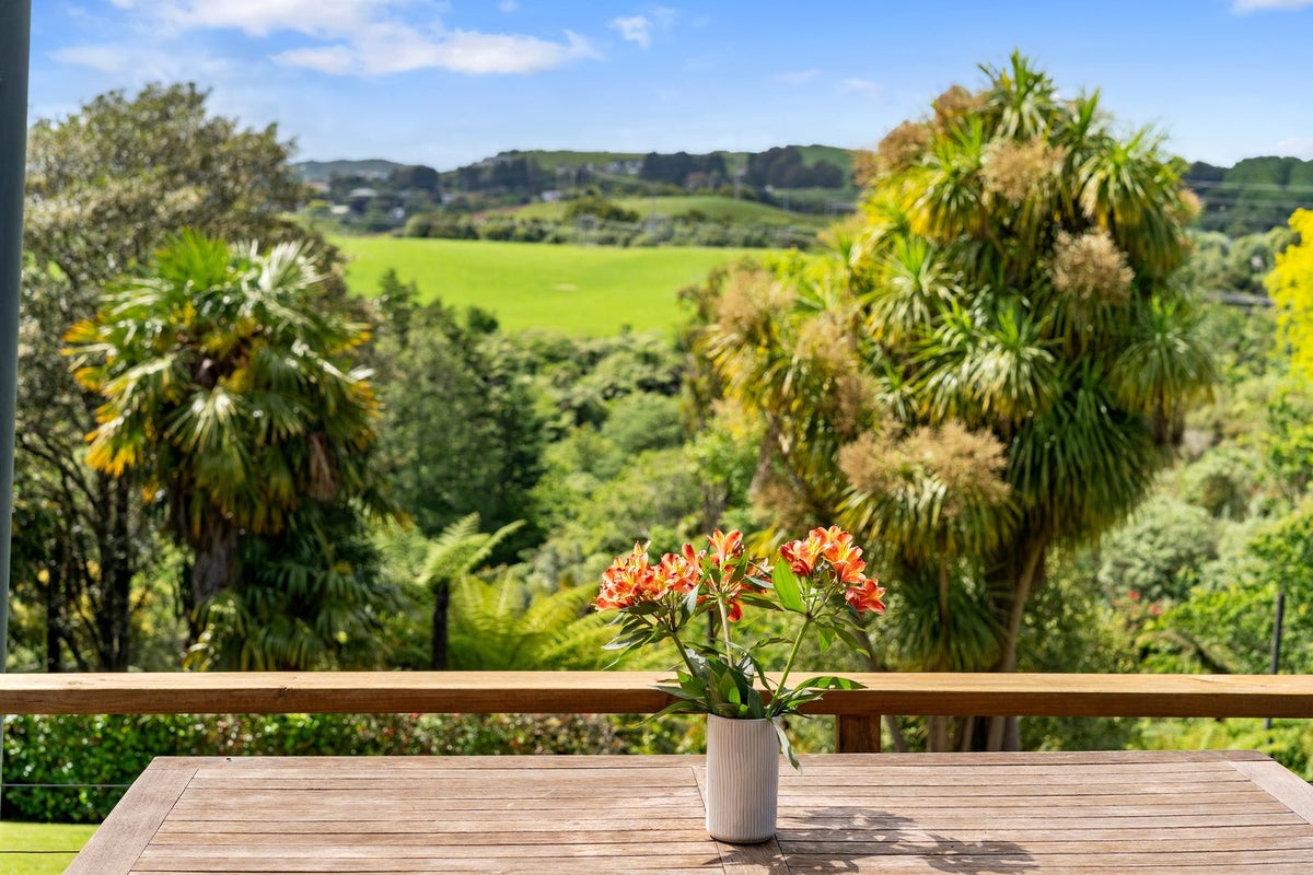 8 Lochinvar Place, Hairini, Tauranga - Carousel 1