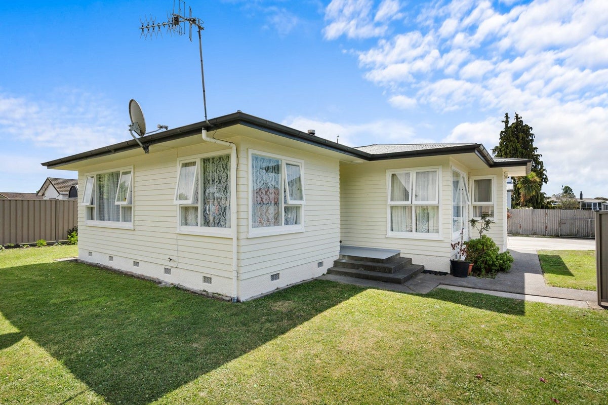 207 Galway Place, Mayfair, Hastings - Carousel 1
