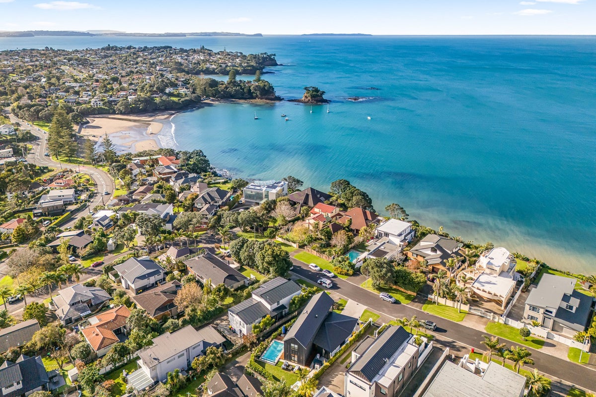 11 Sharon Road, Waiake, Auckland - Carousel 27
