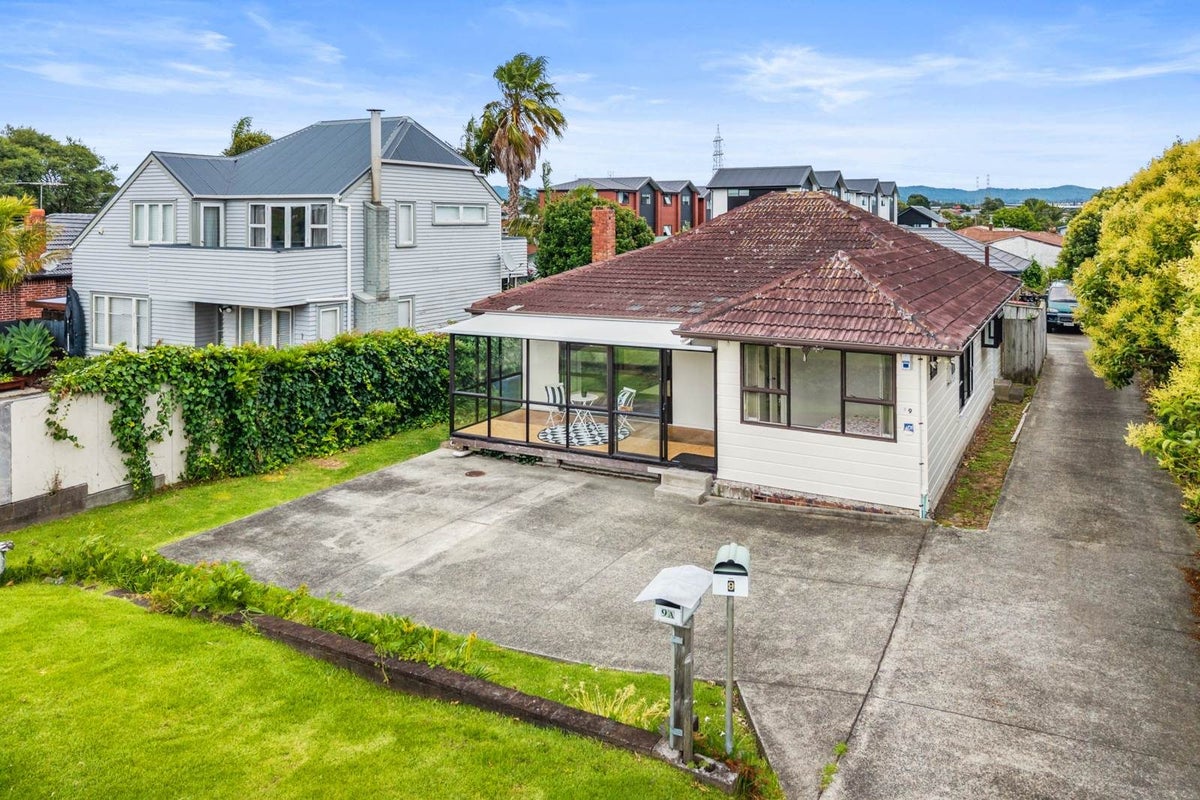 9 Tatau Way, Te Atatu Peninsula, Waitakere City, Auckland - Carousel 1