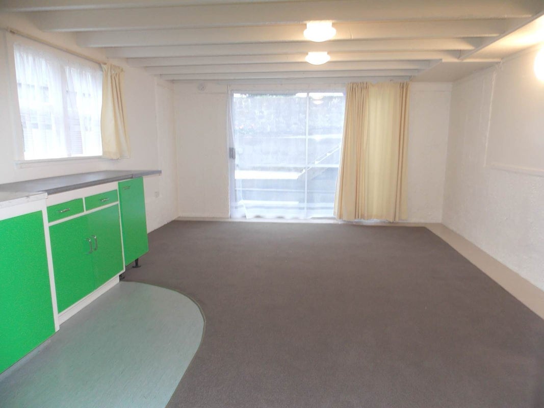 1 Lynwood Road, New Lynn, Auckland - Carousel 13