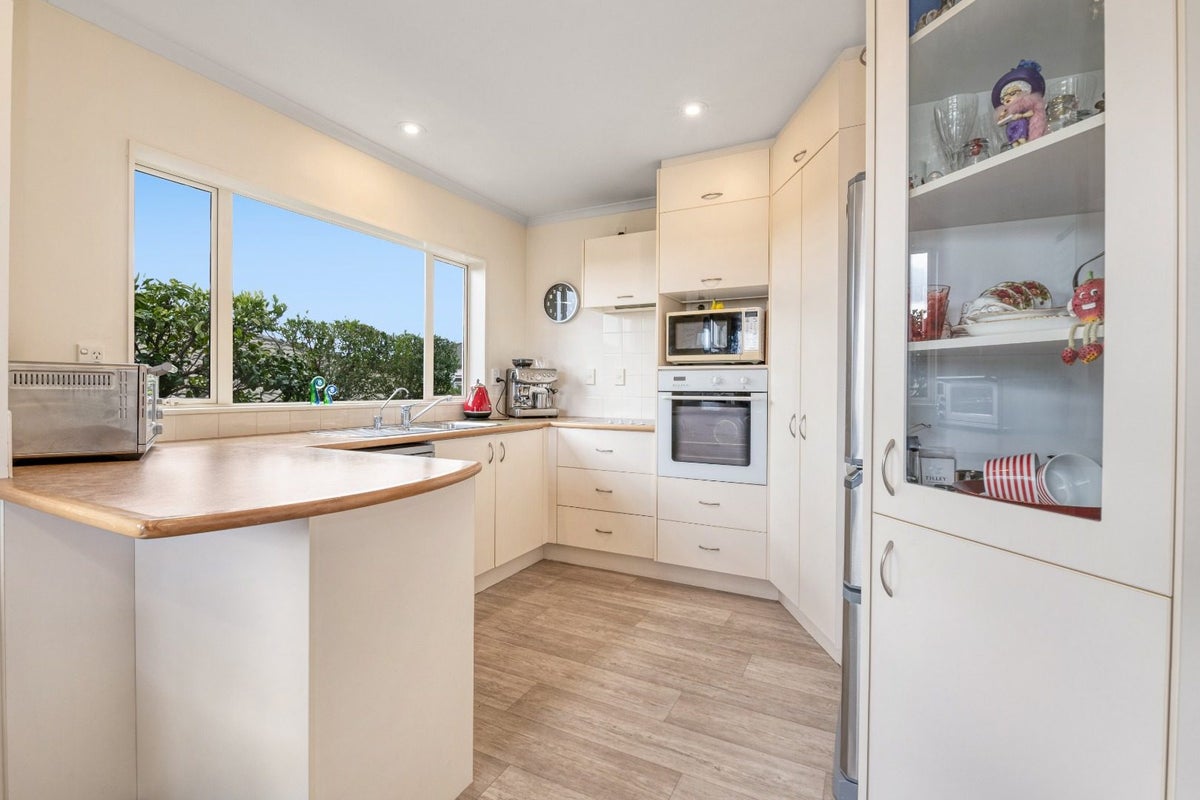 16 Elan Place, Stanmore Bay, Whangaparaoa - Carousel 2