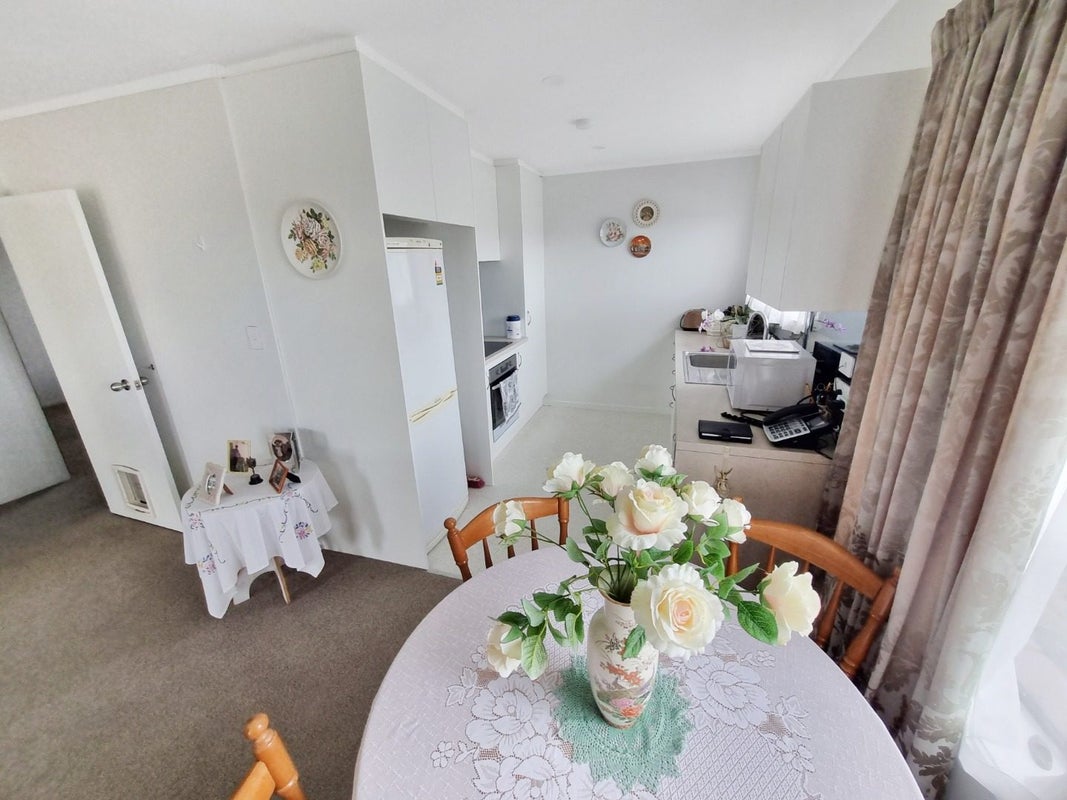 4/15 Seabrook Avenue, New Lynn, Auckland - Carousel 2