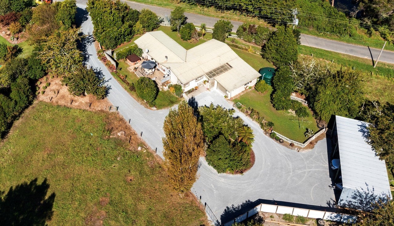 100 Takapu Road, Manakau, Levin - Carousel 1