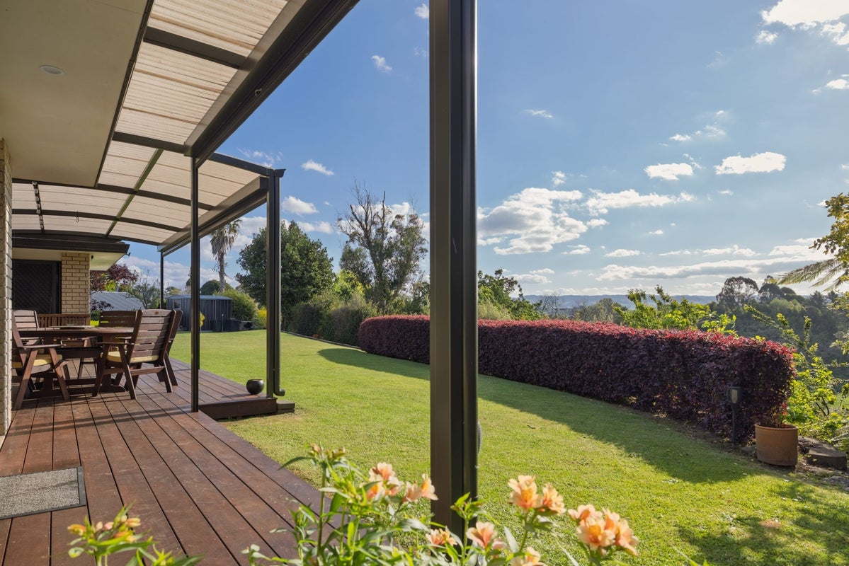 15 Stableford Drive, Pyes Pa, Tauranga - Carousel 1