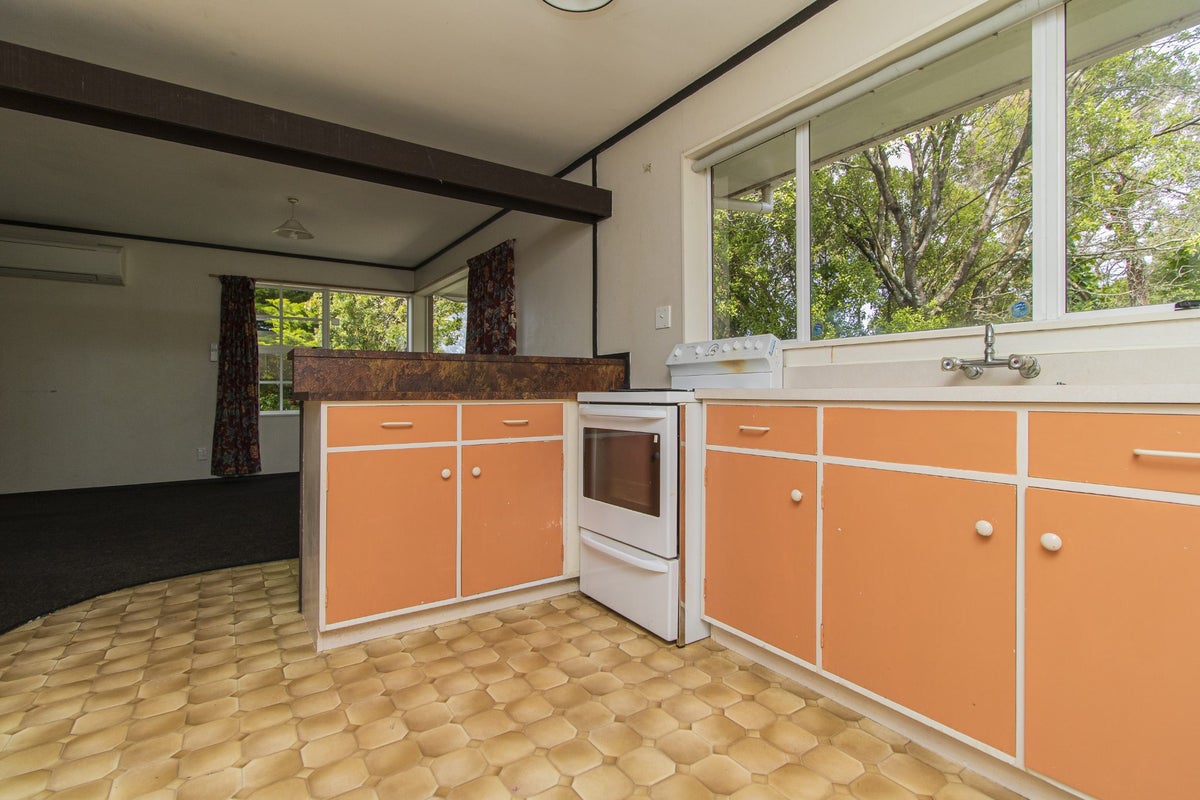 40 Summerhill Drive, Fitzherbert, Palmerston North - Carousel 2