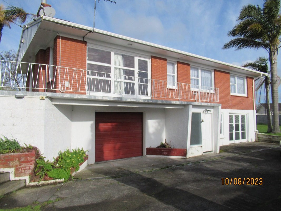 55A View Road, Henderson, Auckland - Carousel 1