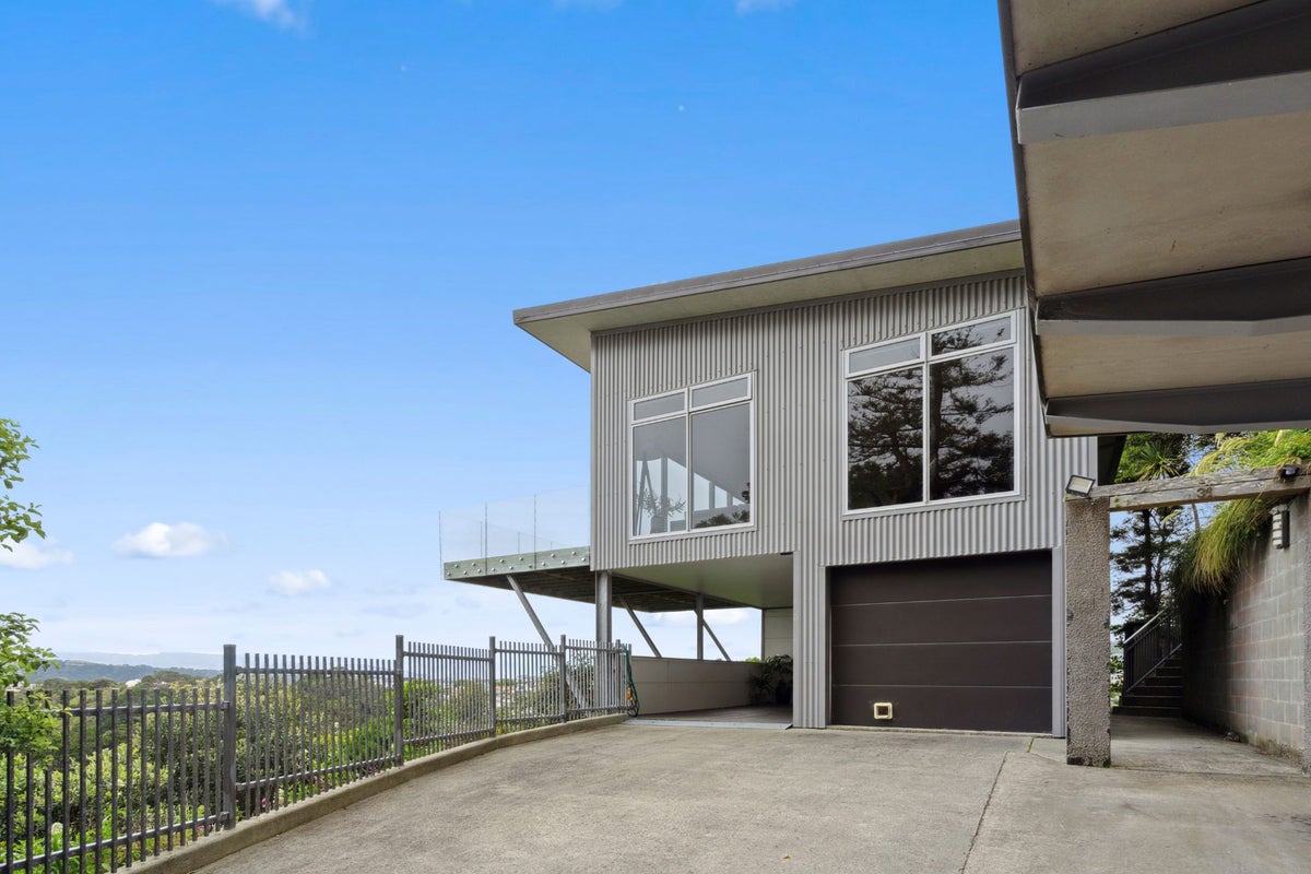 29 Orangi Kaupapa Road, Northland, Wellington - Carousel 1