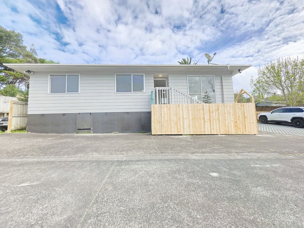7 Garton Drive, Massey, Auckland - Carousel 1
