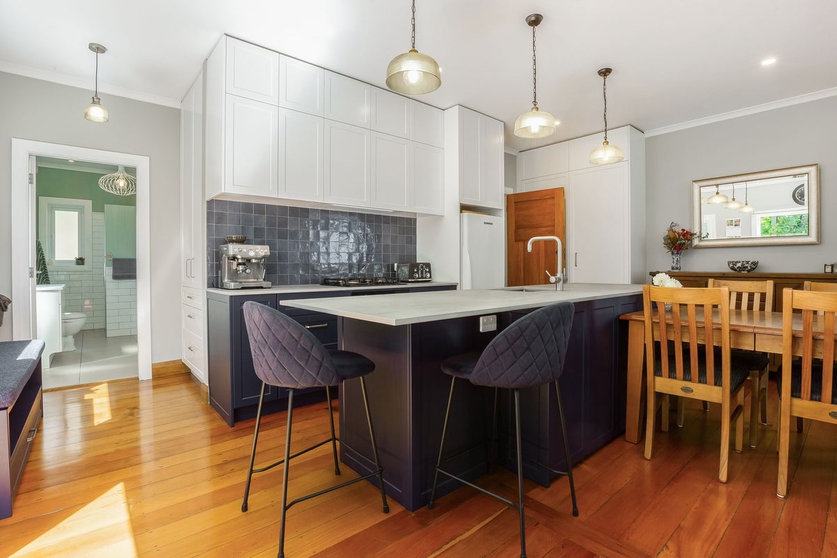 32 Handyside Street, Tawa, Wellington - Carousel 2