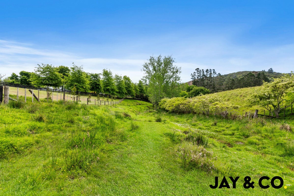 367 Ness Valley Road, Papakura - Carousel 7