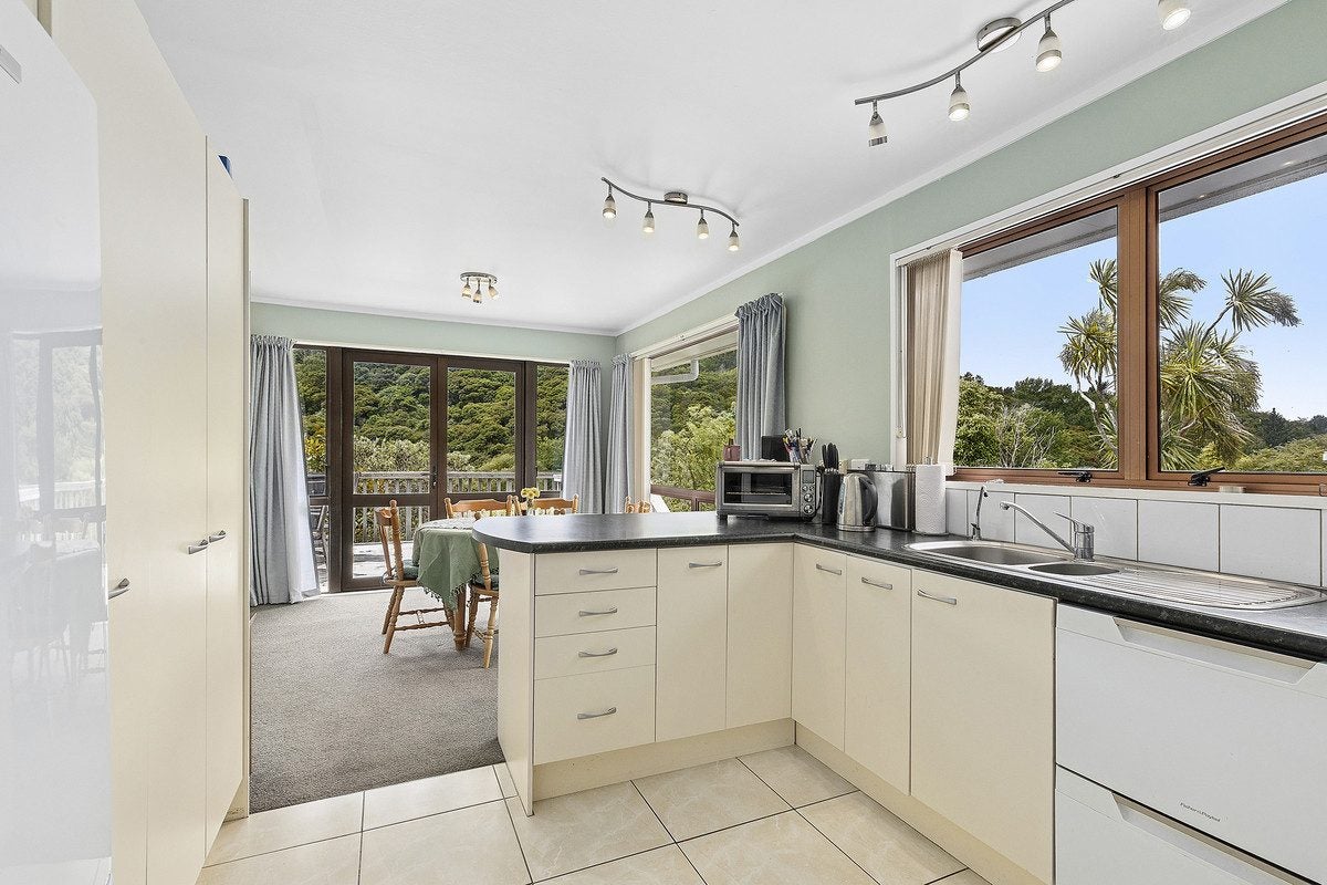 10 Capstan Lane, Whitby, Porirua - Carousel 2
