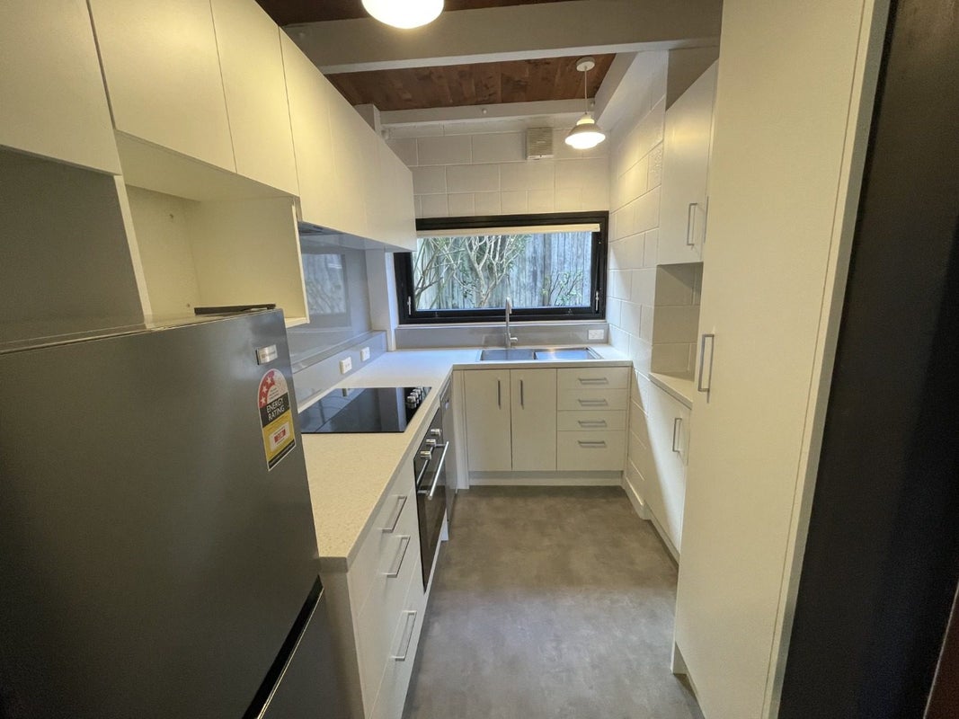 23/10 Pitarua Street, Thorndon, Wellington - Carousel 1