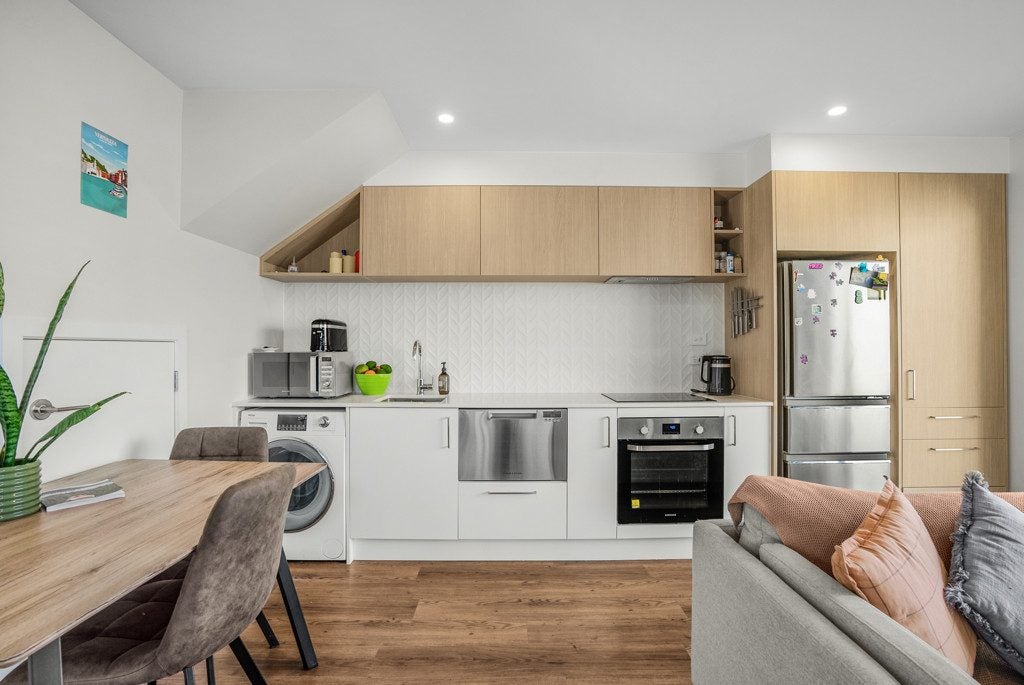 9/207 Oxford Terrace, Avalon, Lower Hutt - Carousel 1