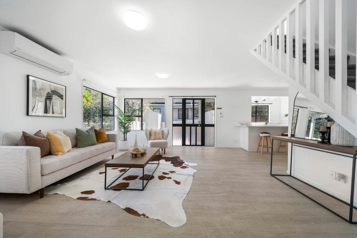 2/16 Moxham Grove, Massey, Waitakere City, Auckland - Carousel 2
