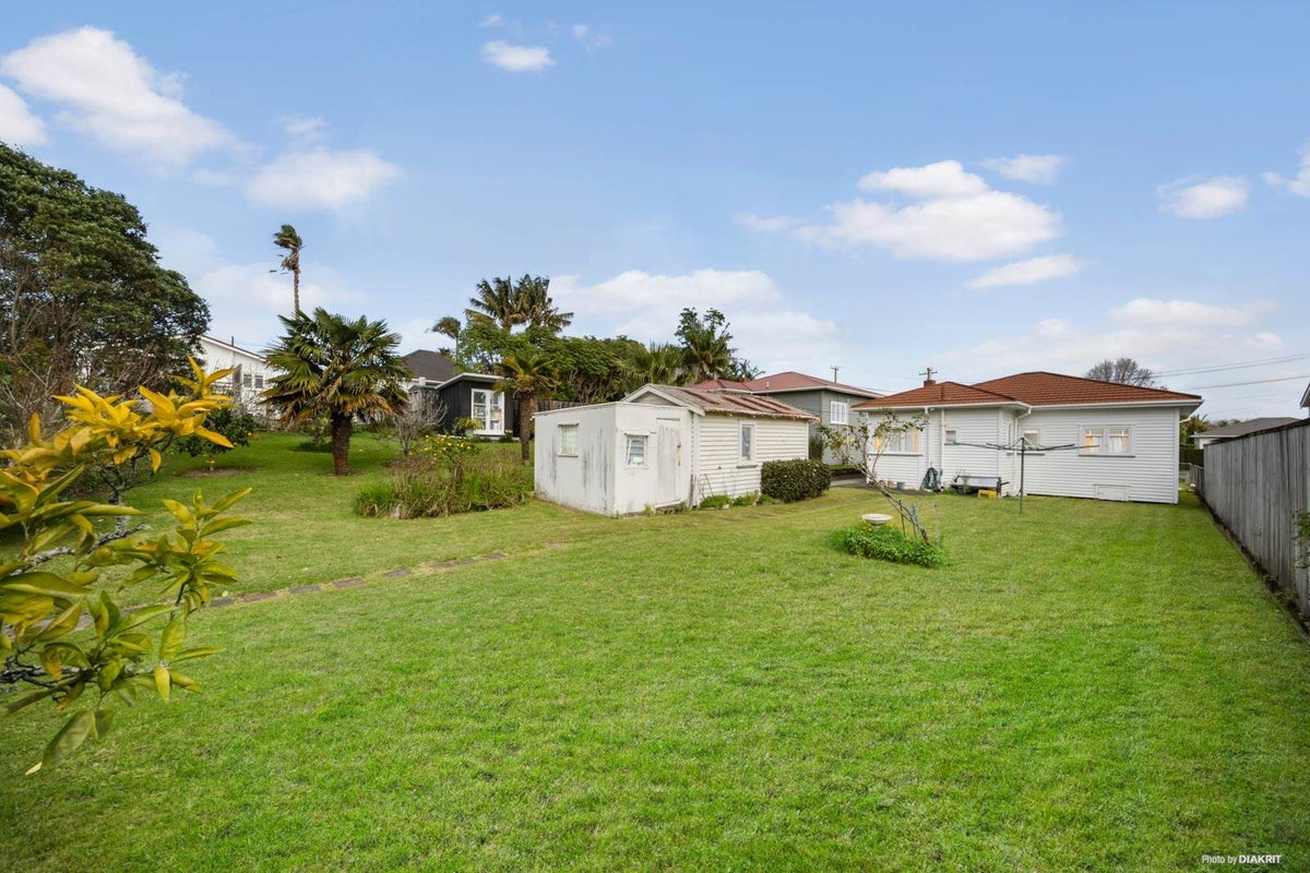 5 Maranui Avenue, Point Chevalier, Auckland - Carousel 2