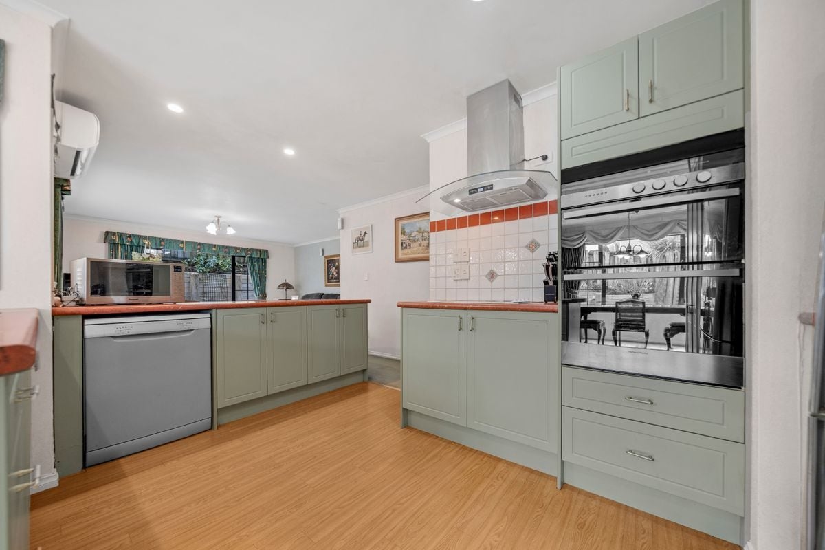 5 Figtree Terrace, Goodwood Heights, Auckland - Carousel 2