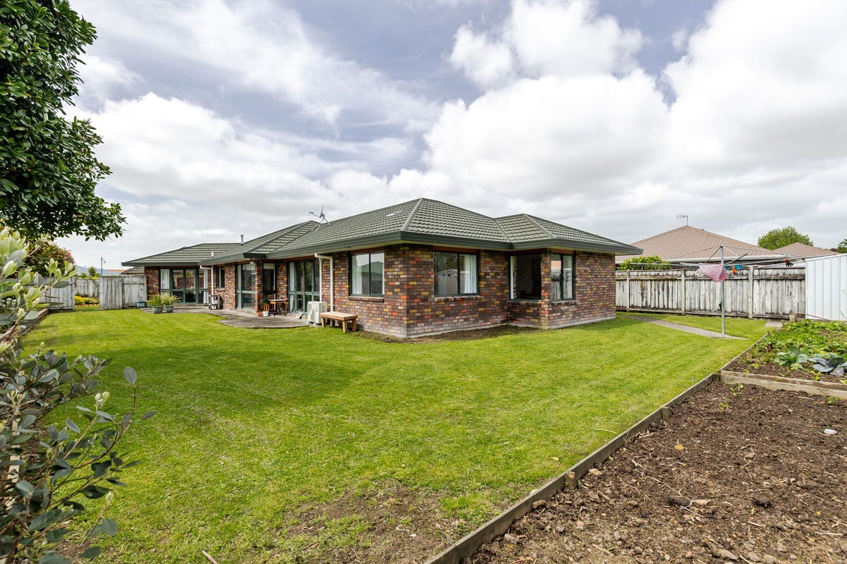 11 Clearview Drive, Milson, Palmerston North - Carousel 2