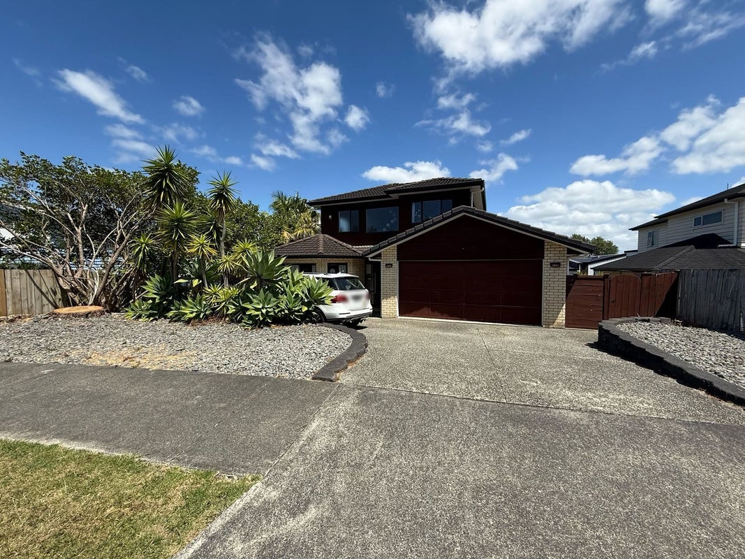 11 Catlins Place, Fairview Heights, Auckland - Carousel 1