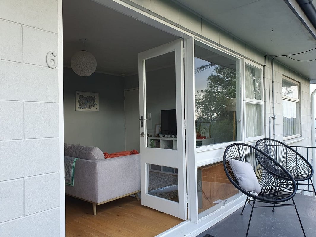 6/2 Mountain View Road, Western Springs, Auckland - Carousel 1