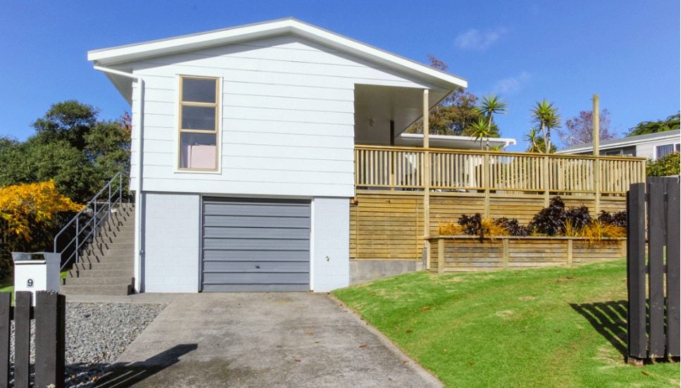 9 Elgin Grove, Merrilands, New Plymouth - Carousel 1
