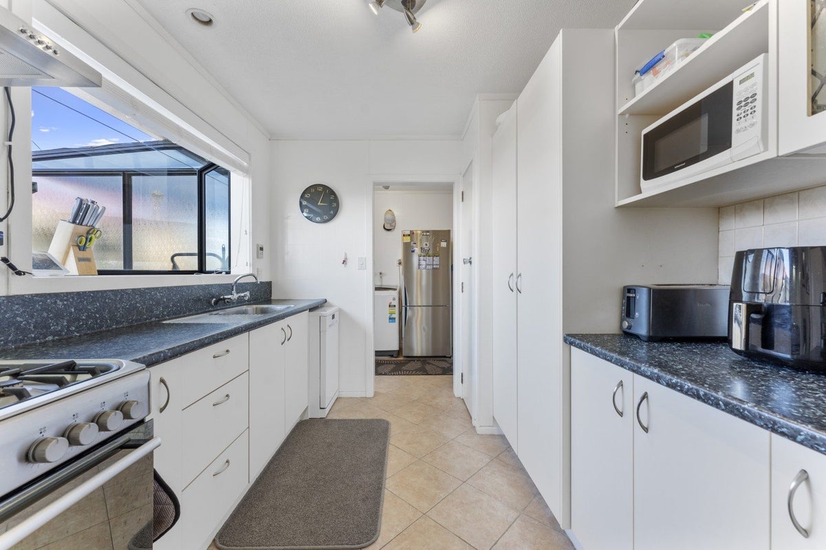 20 Bastia Avenue, Bastia Hill, Whanganui - Carousel 2