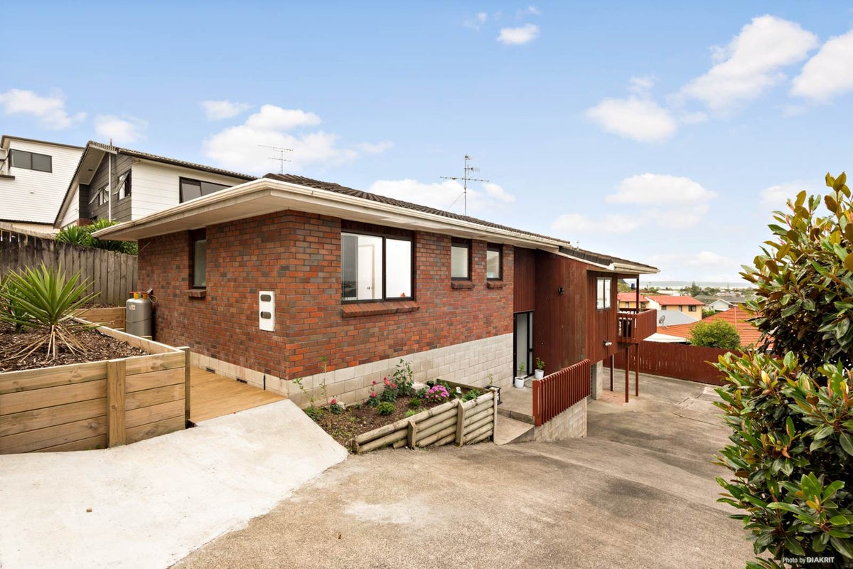 2/4219 Great North Road, Glendene, Auckland - Carousel 1