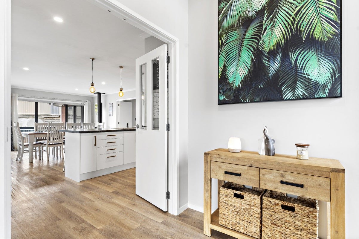 4 Routhan Way, Carterton - Carousel 2