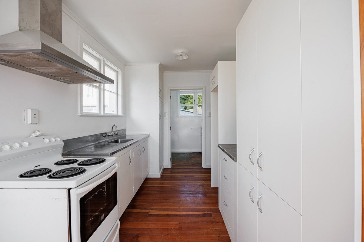 1013 Sussex Street, Mayfair, Hastings - Carousel 2