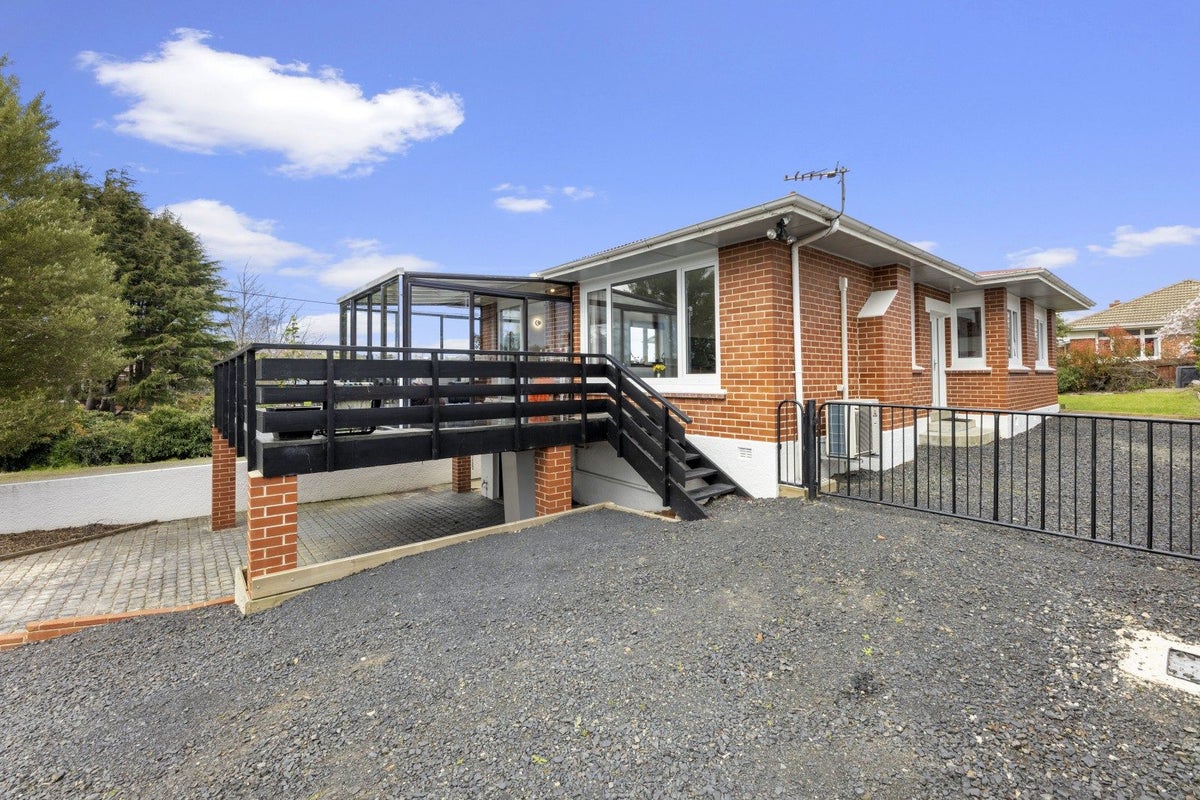 65 Mornington Road, Balaclava, Dunedin - Carousel 2