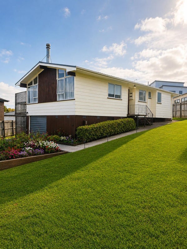 4 Struan Place, Highland Park, Auckland - Carousel 1