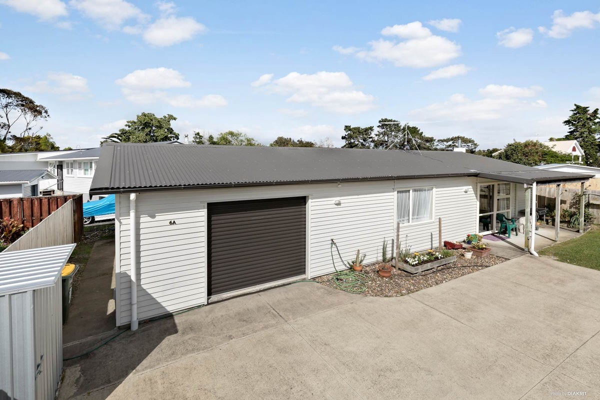 6 Maybelle Place, Kelston, Auckland - Carousel 2