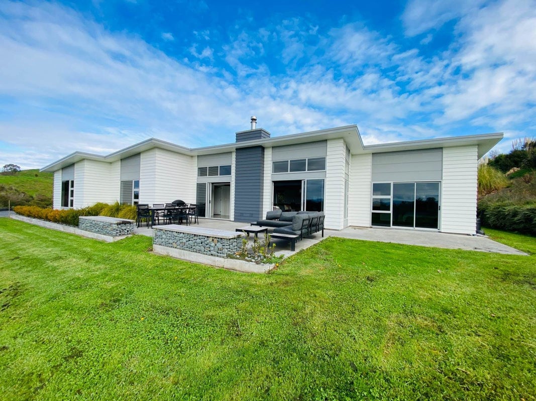 20 Penrhys Close, Waitakaruru, Ngatea - Carousel 1