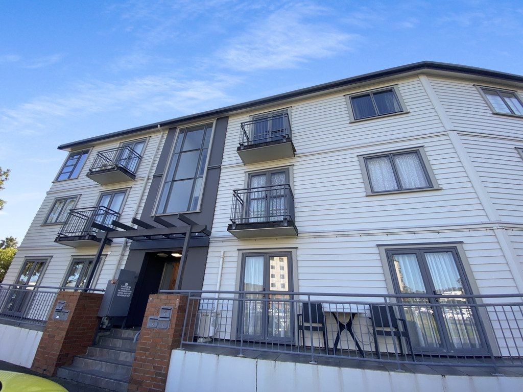 2B/8 Crown Lynn Place, New Lynn, Auckland - Carousel 1