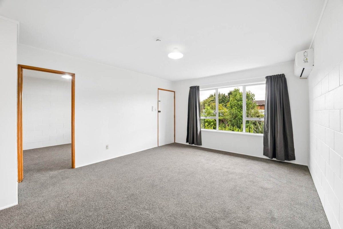 13 Koromiko Street, New Lynn, Auckland - Carousel 2