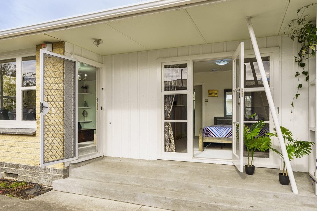 0A Grove Road, Mayfair, Hastings - Carousel 1