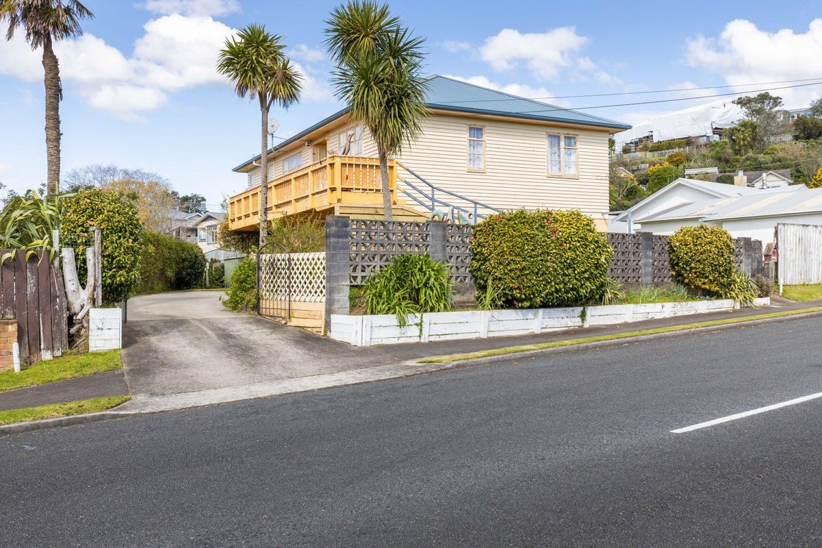 11A Tupoki Street, Glen Avon, New Plymouth - Carousel 2