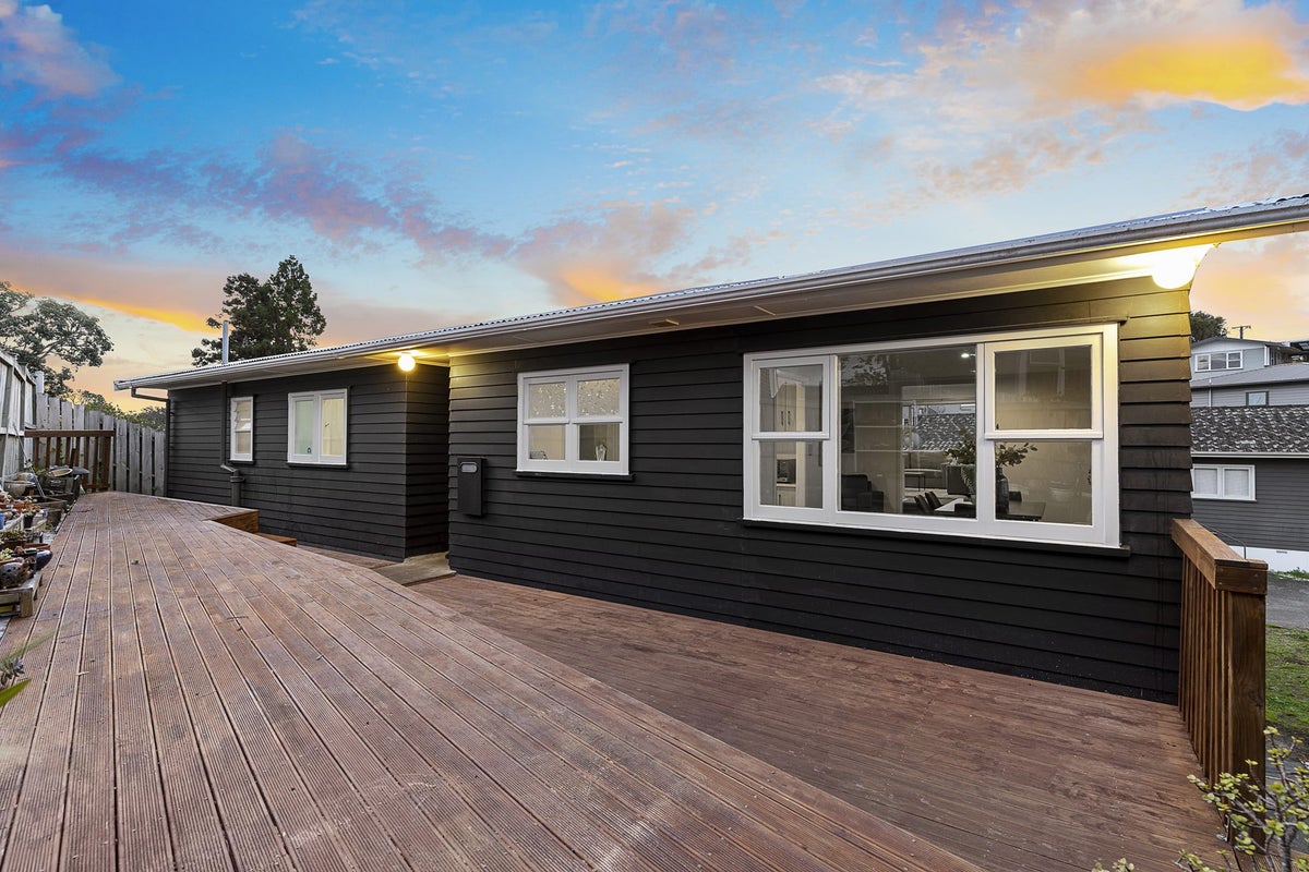 12A Saffron Street, Birkdale, Auckland - Carousel 2