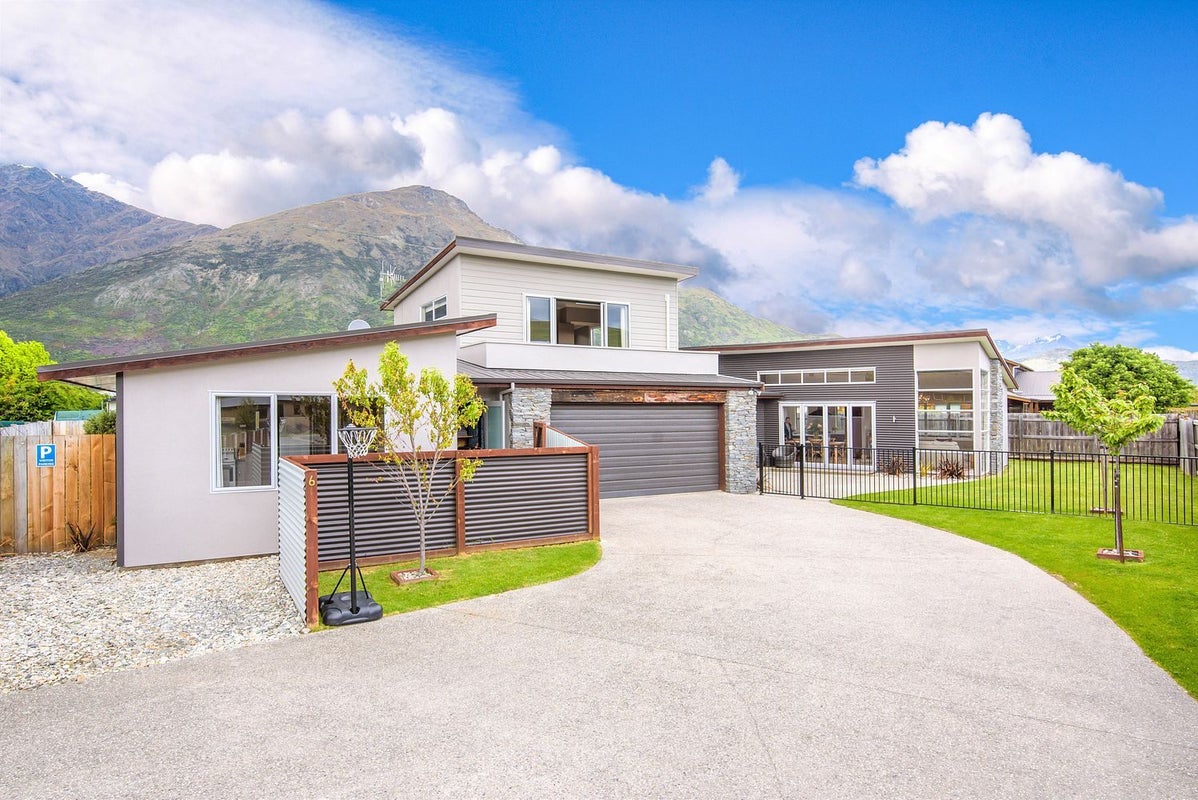 6 Coburn Place, Lake Hayes, Queenstown - Carousel 1