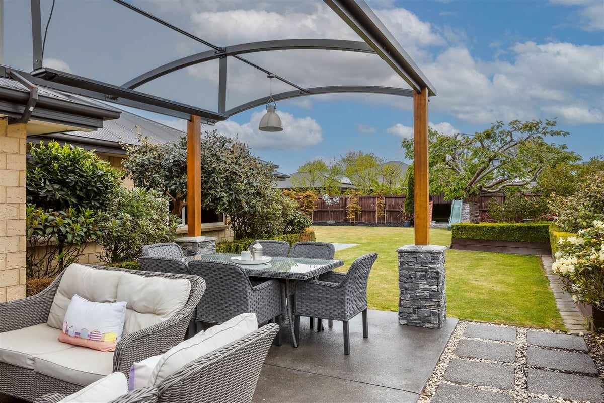 17 Riverwood Boulevard, Redwood, Christchurch - Carousel 2
