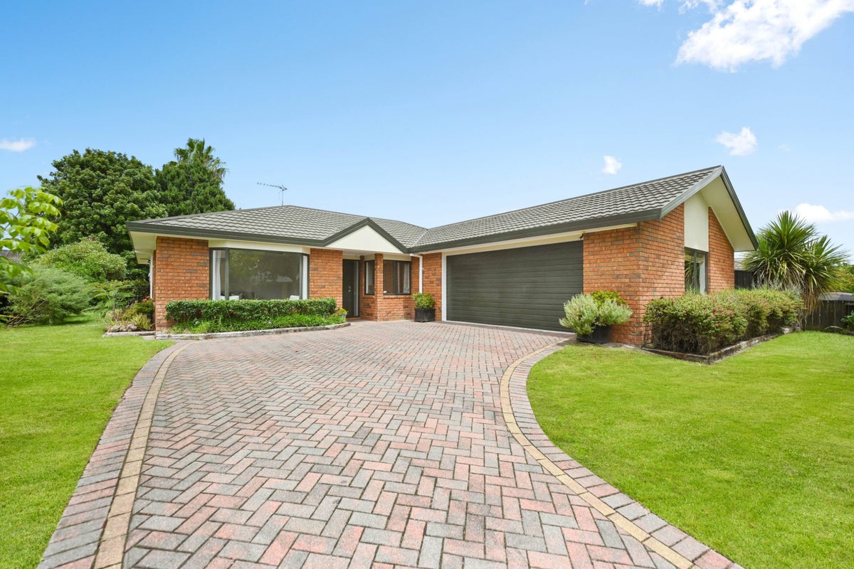 20 Farringdon Avenue, Rototuna North, Hamilton - Carousel 1