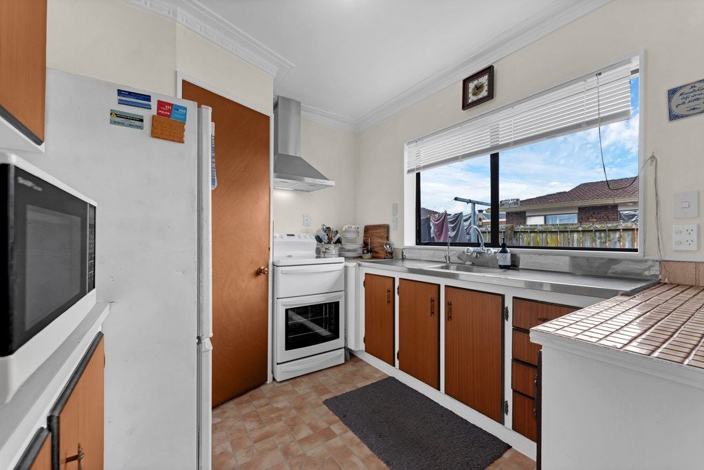 2/10 Duke Street, Papakura, Auckland - Carousel 2