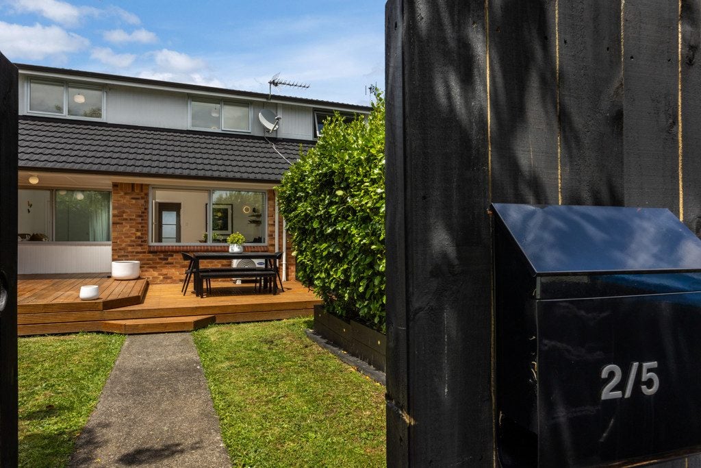 2/5 Powell Street, Avondale, Auckland - Carousel 1