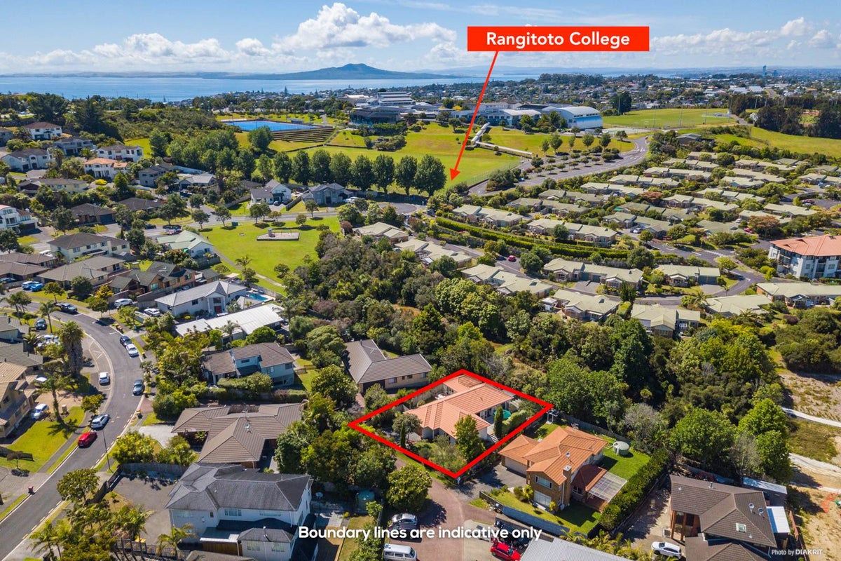 14A Baulcomb Parade, Windsor Park, Auckland - Carousel 1