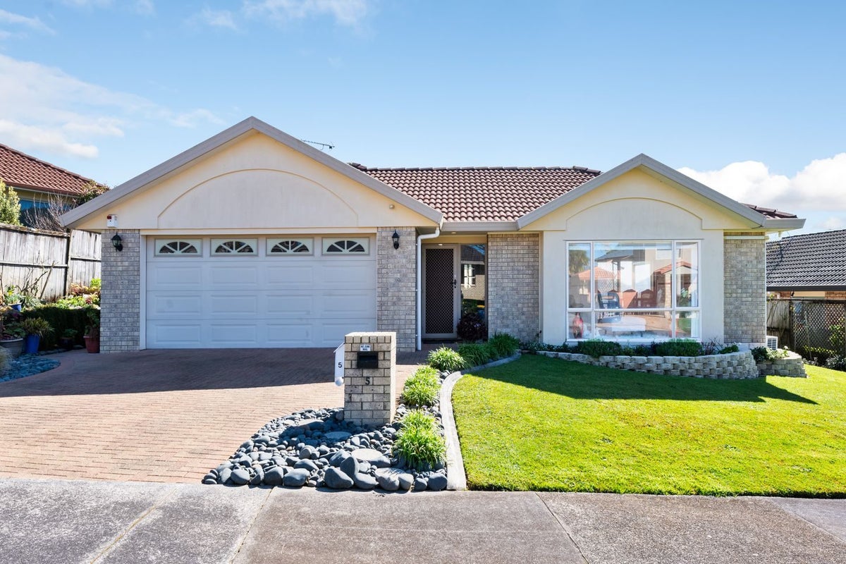 5 Highfields Terrace, Henderson, Auckland - Carousel 1