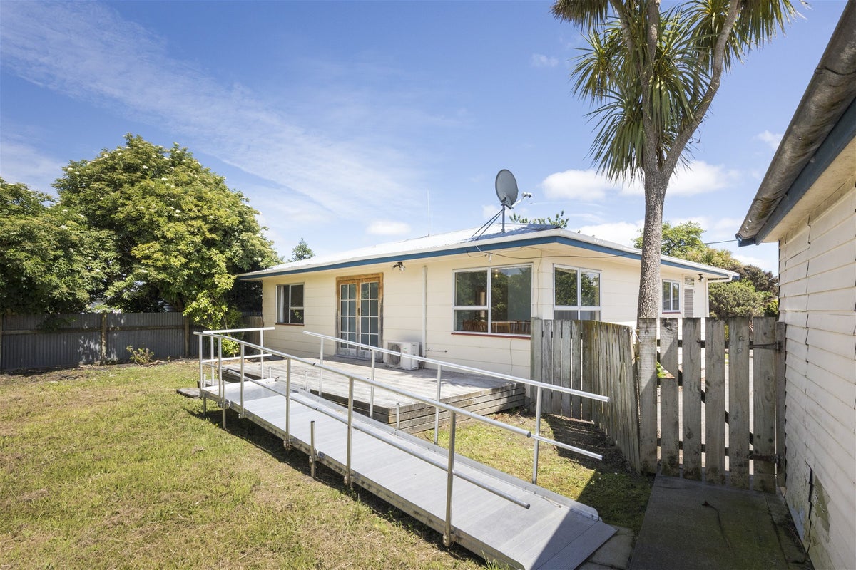 65 Apollo Parade, Milson, Palmerston North - Carousel 2