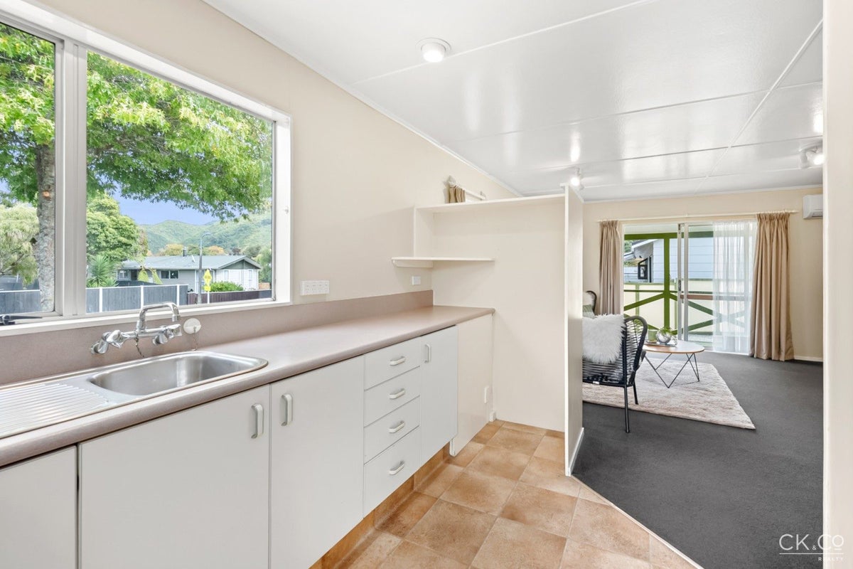 1/23 Gemstone Drive, Birchville, Upper Hutt - Carousel 2