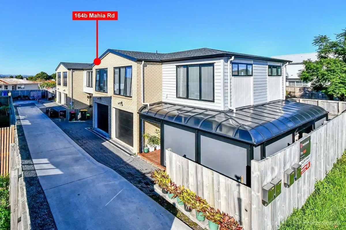 164D Mahia Road, Wattle Downs, Auckland - Carousel 1