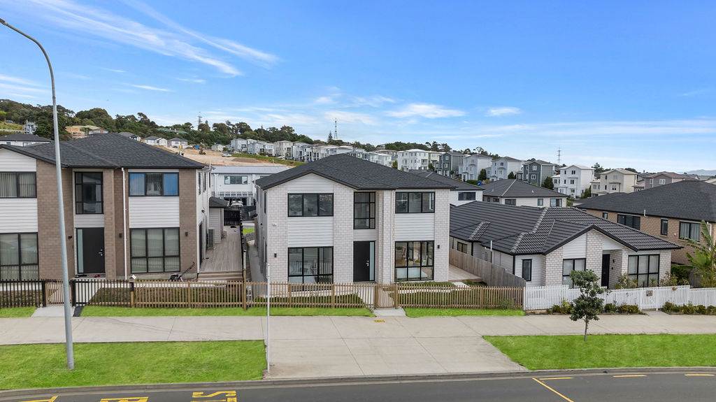 97 Thomas Road, Flat Bush, Auckland - Carousel 1
