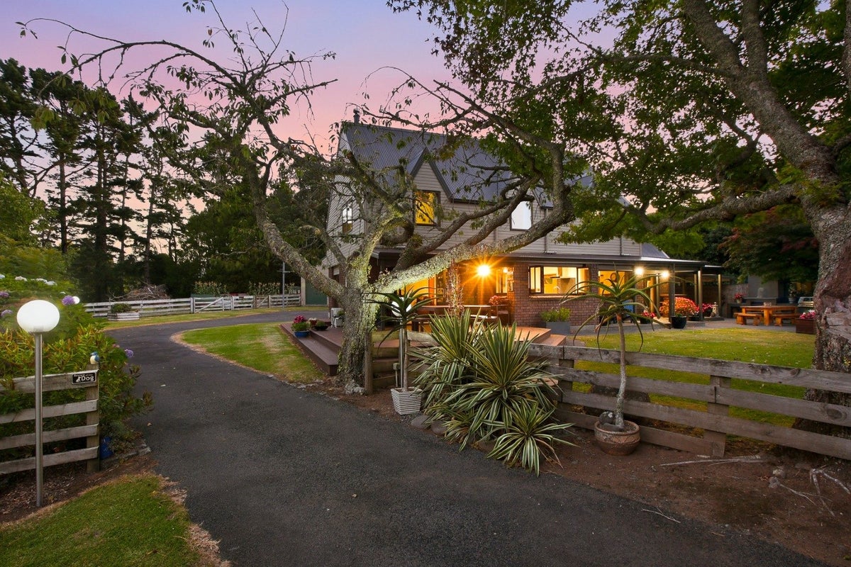 17 Ridgewood Drive, Ridgewood, New Plymouth, Taranaki - Carousel 1